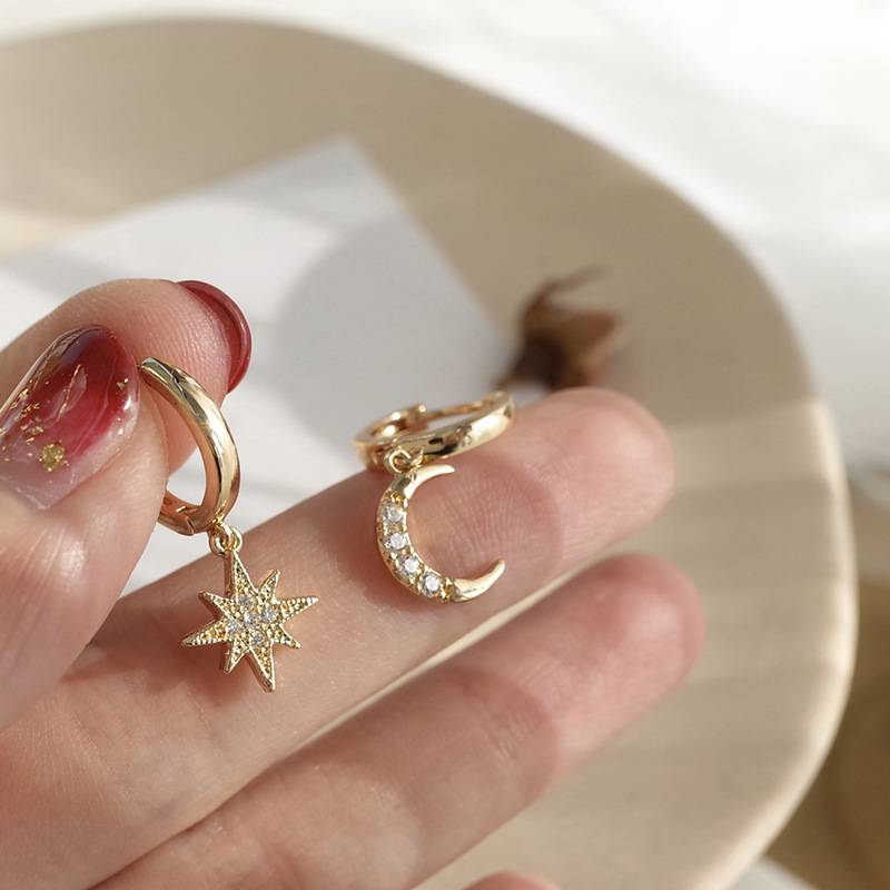Women's Star/Moon Shaped Dangle Earrings Women's Star/Moon Shaped Dangle Earrings